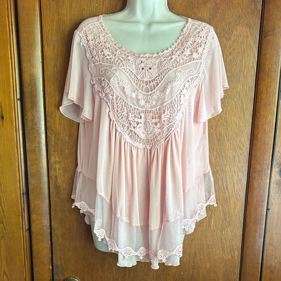 Ultra Pink Delicate Blush Lace Blouse size M preowned - Picture 1 of 14